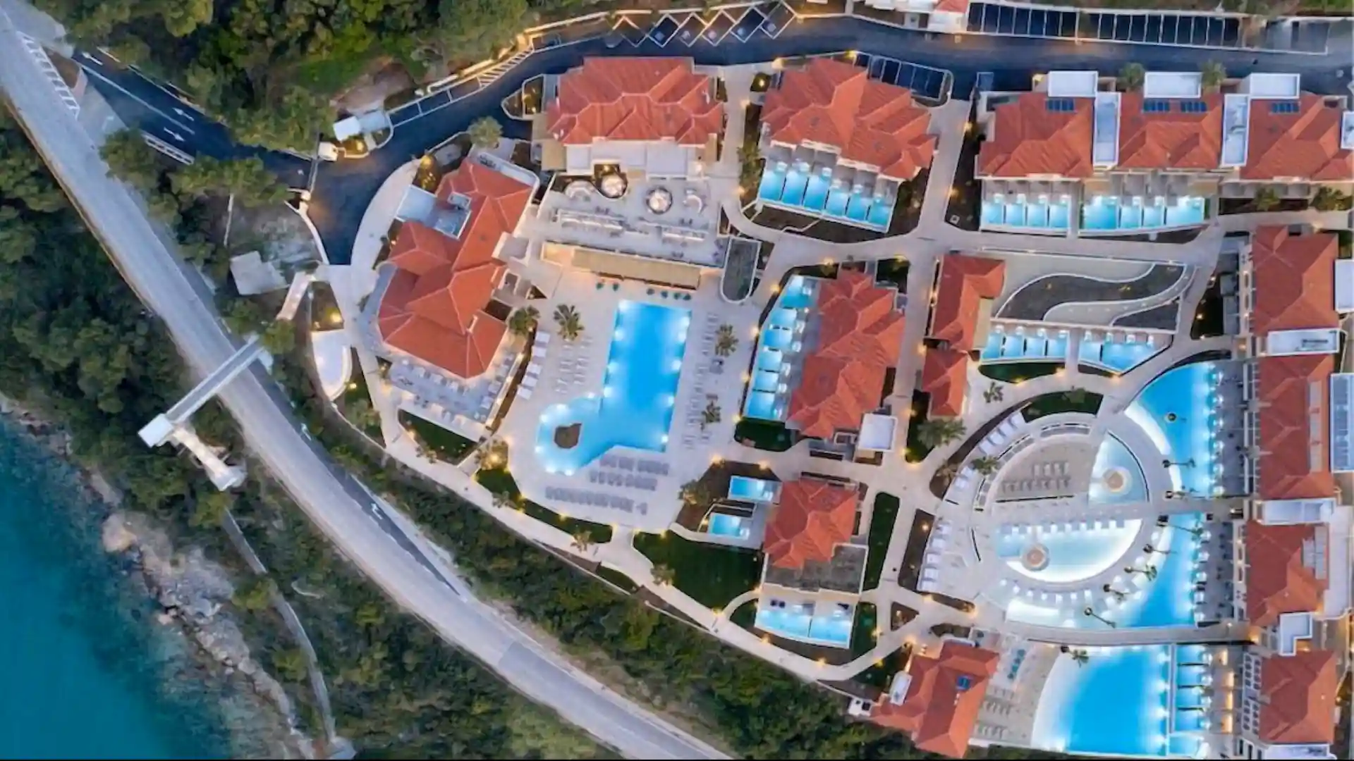 MERAVIA Leonardo Limited Edition - Two Outdoor Swimming Pools