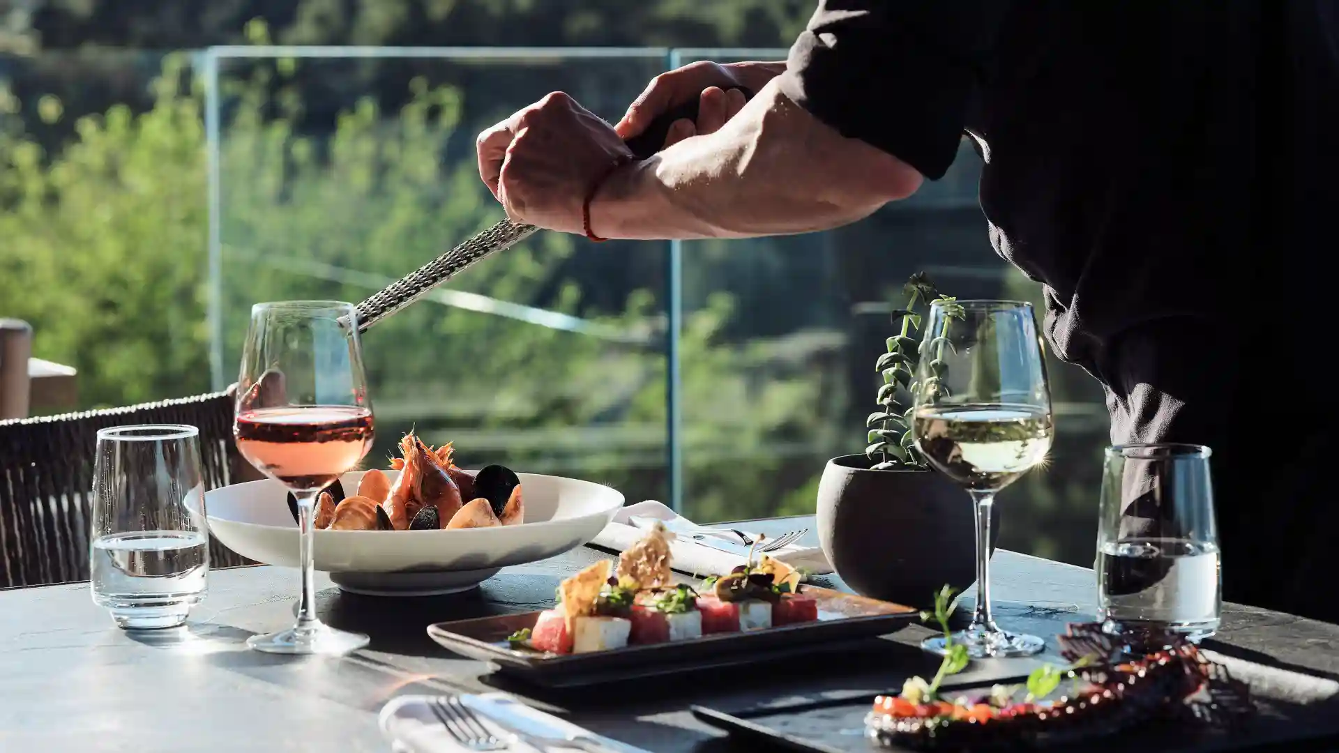 MERAVIA Leonardo Limited Edition - AEGEON Grill House