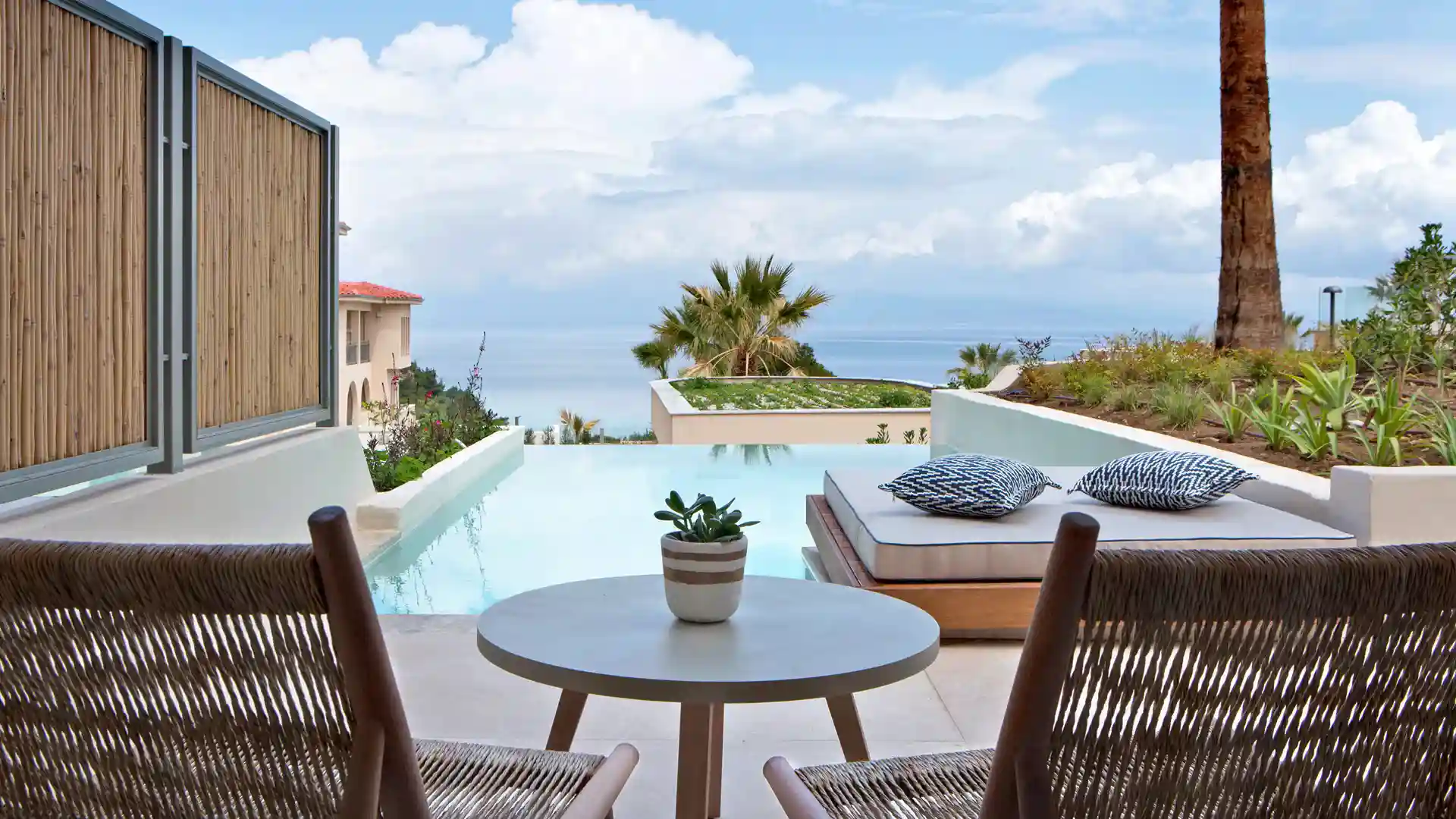 One-Bedroom Suite with Sea View & Private Pool