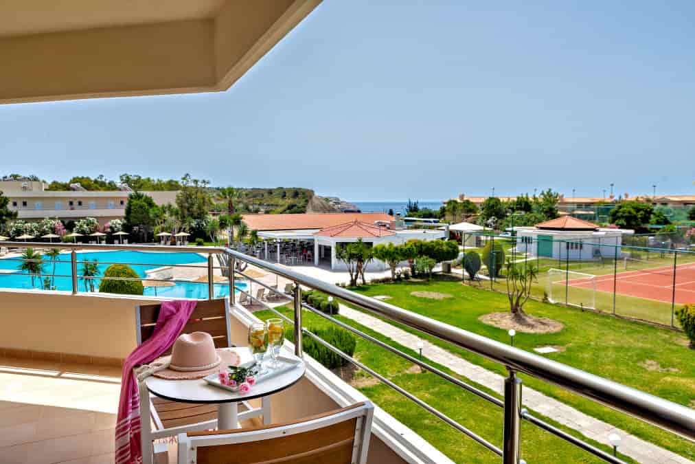 Twin Room with Pool and Sea View