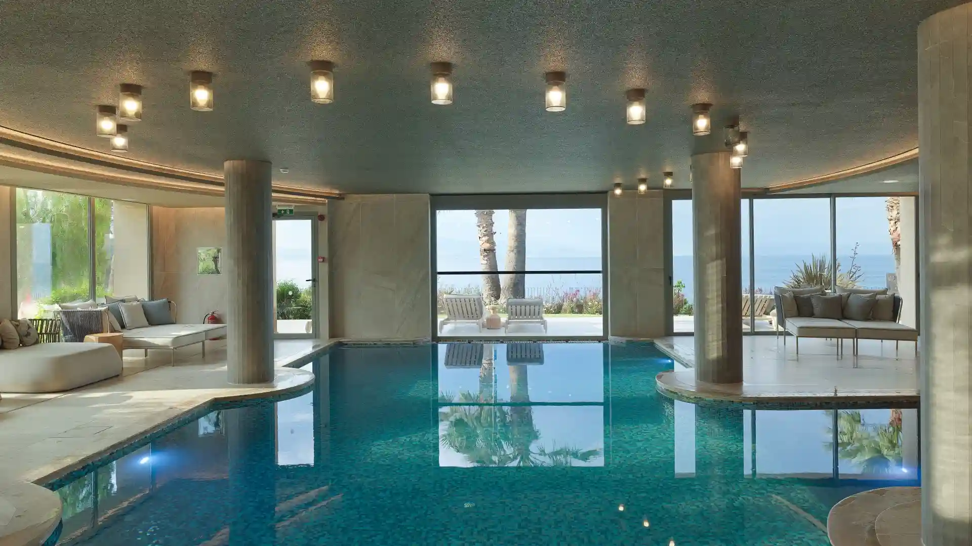 Photo Gallery Photo - indoorHeatedPool_01.webp