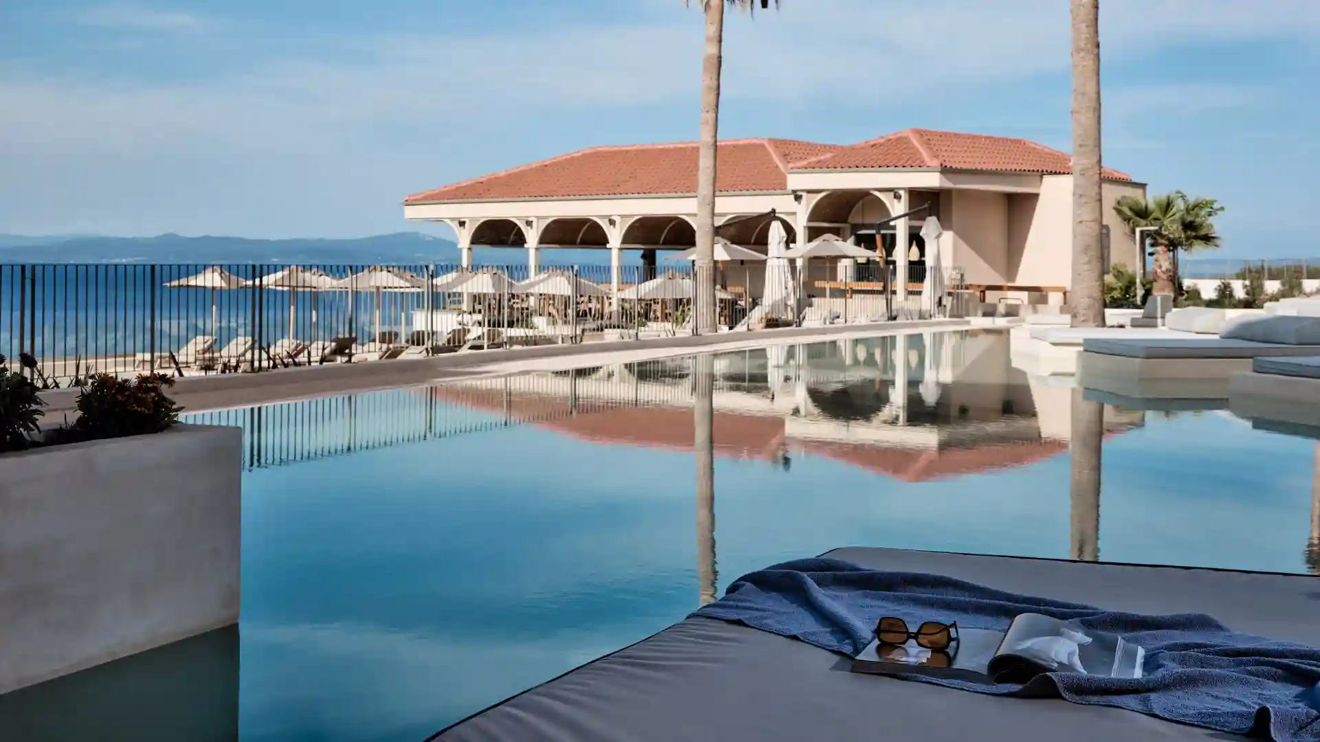 Deluxe Double Swim-up Room