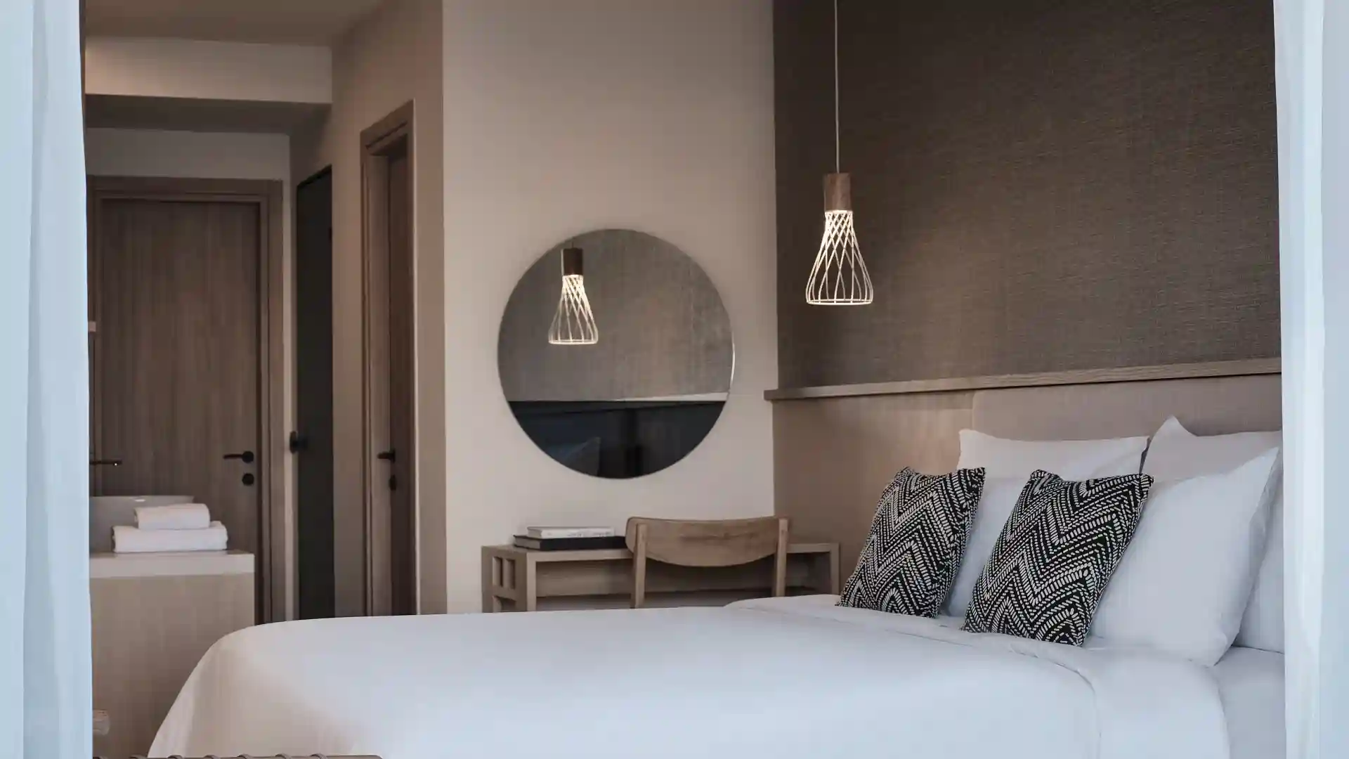 Deluxe Double Swim-up Room