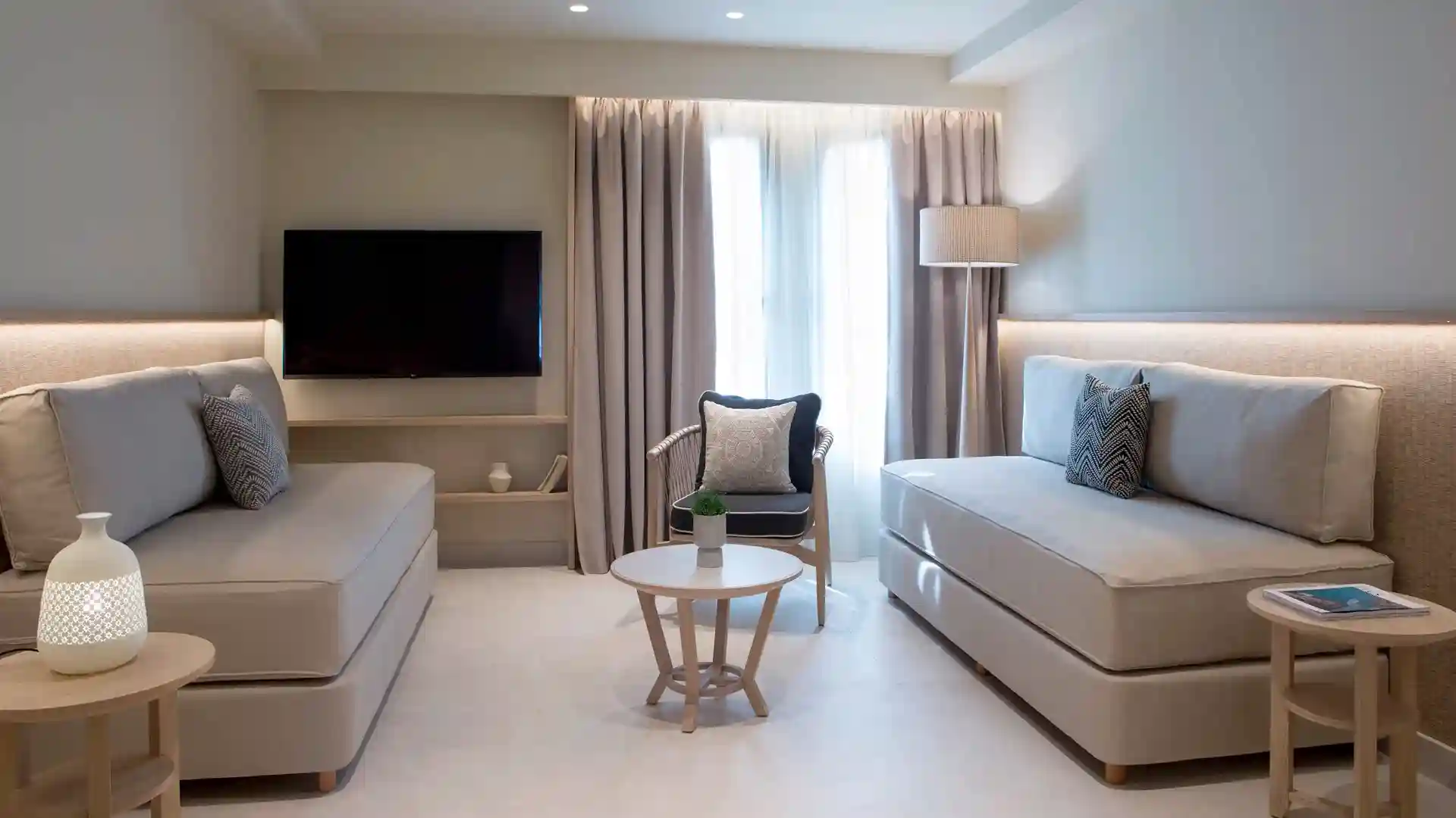 One-Bedroom Suite Sea View