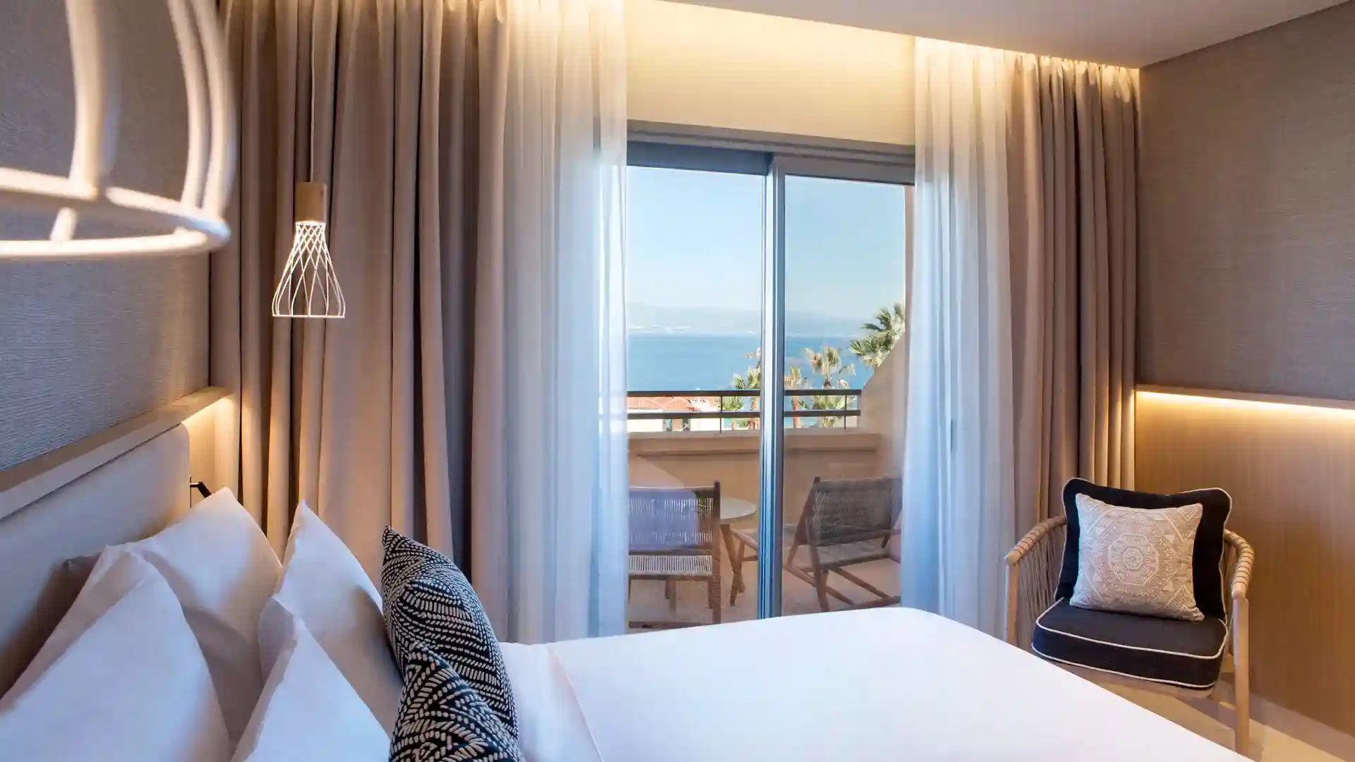One-Bedroom Suite Sea View