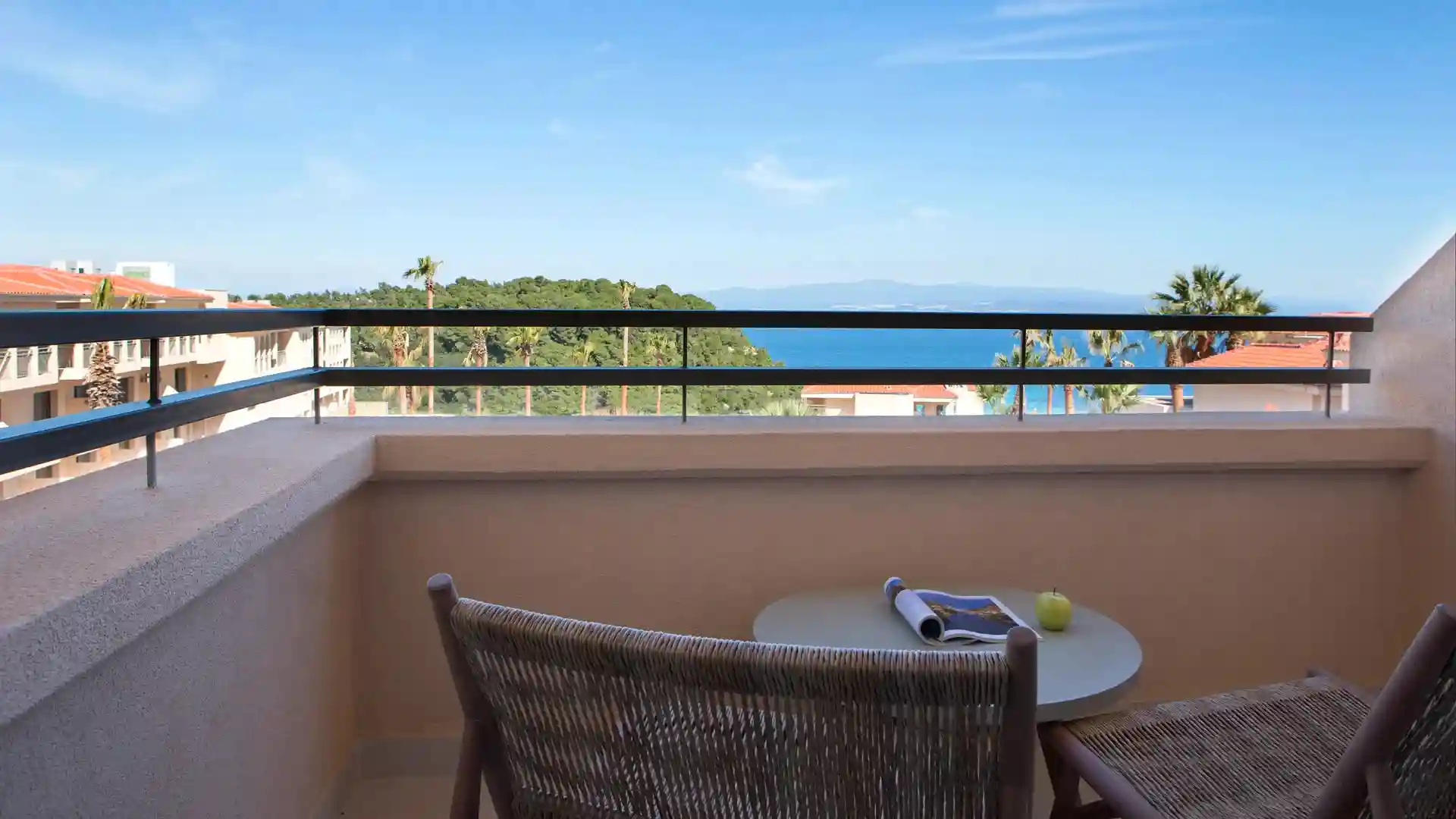 One-Bedroom Suite Sea View