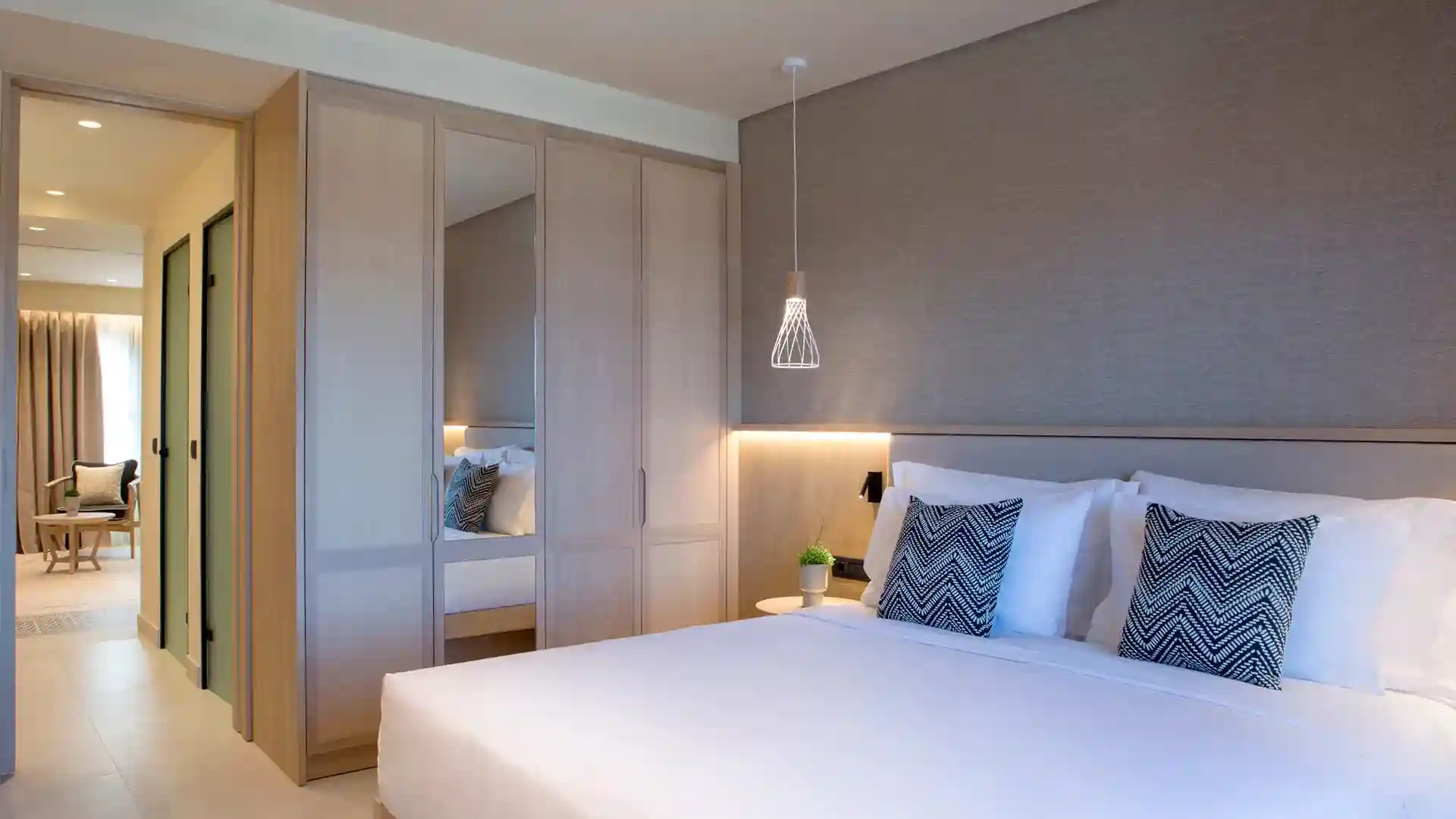 One-Bedroom Suite Sea View