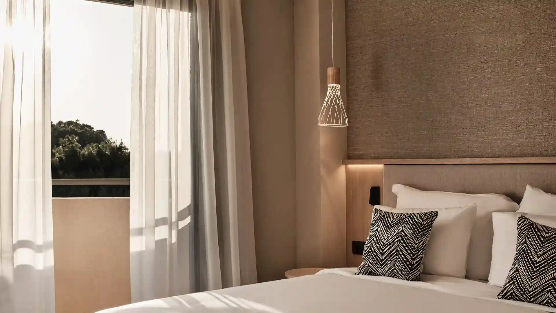 One-Bedroom Suite Sea View