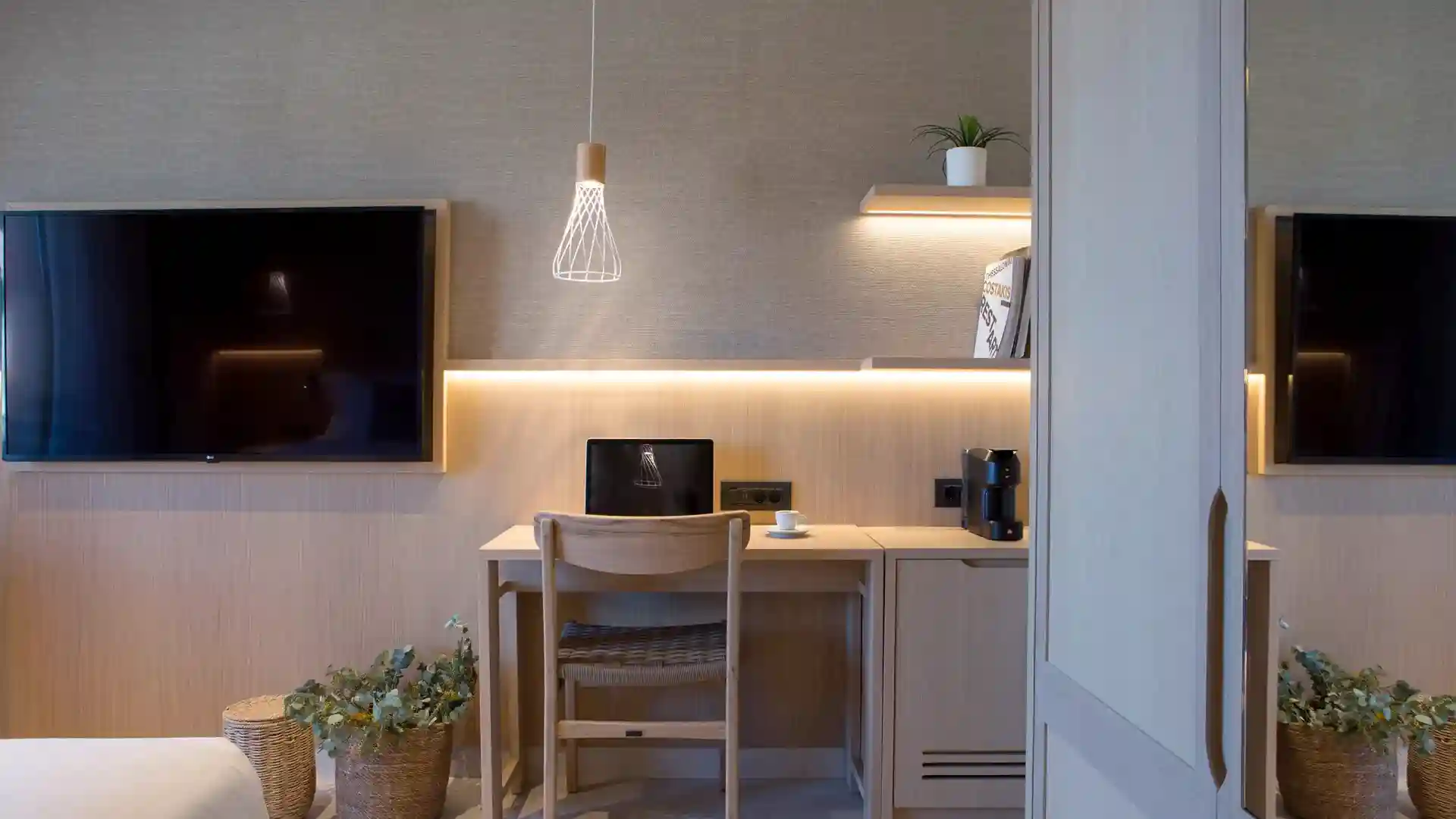 One-Bedroom Suite Sea View