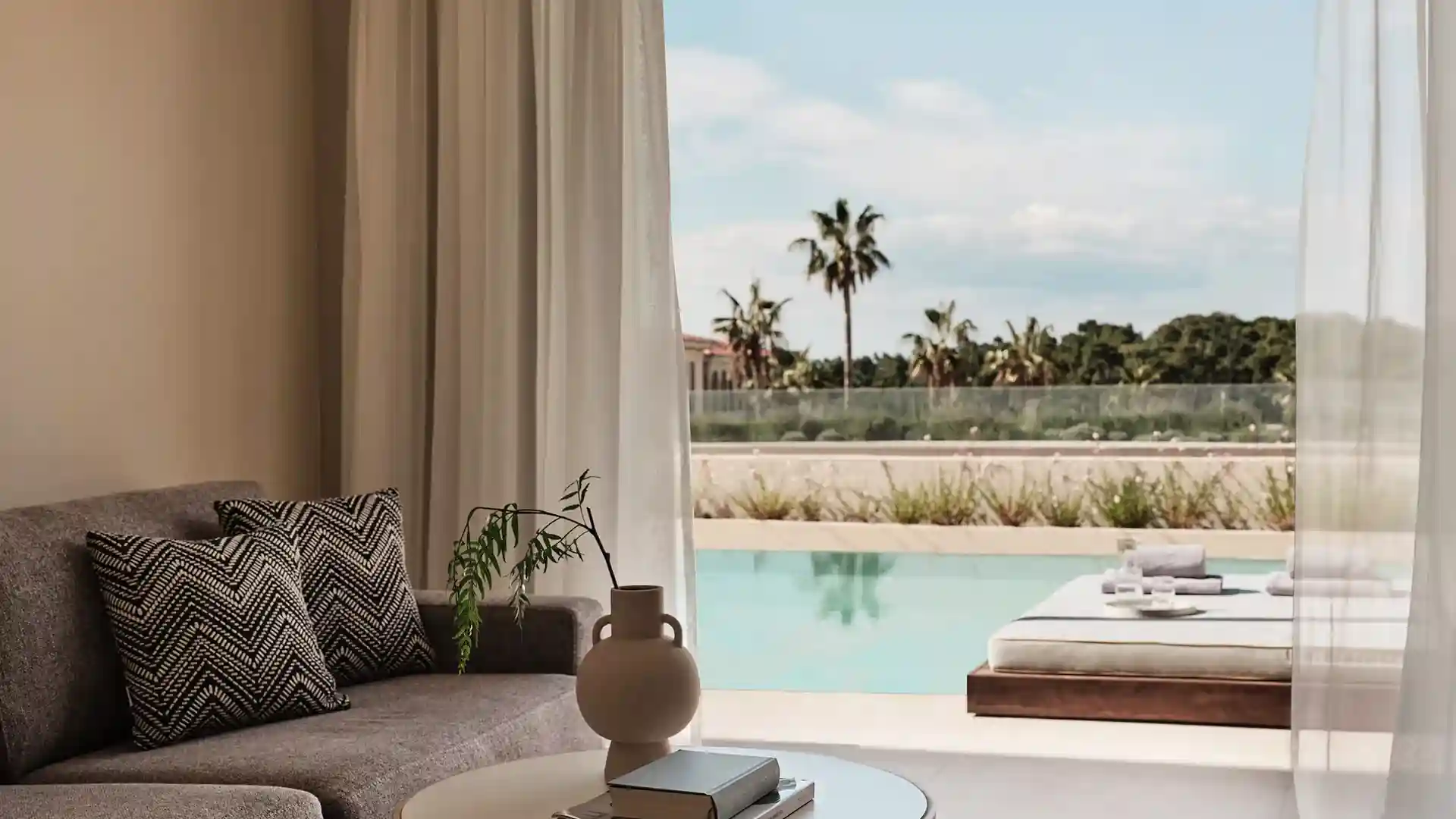 One-Bedroom Suite with Sea View & Private Pool