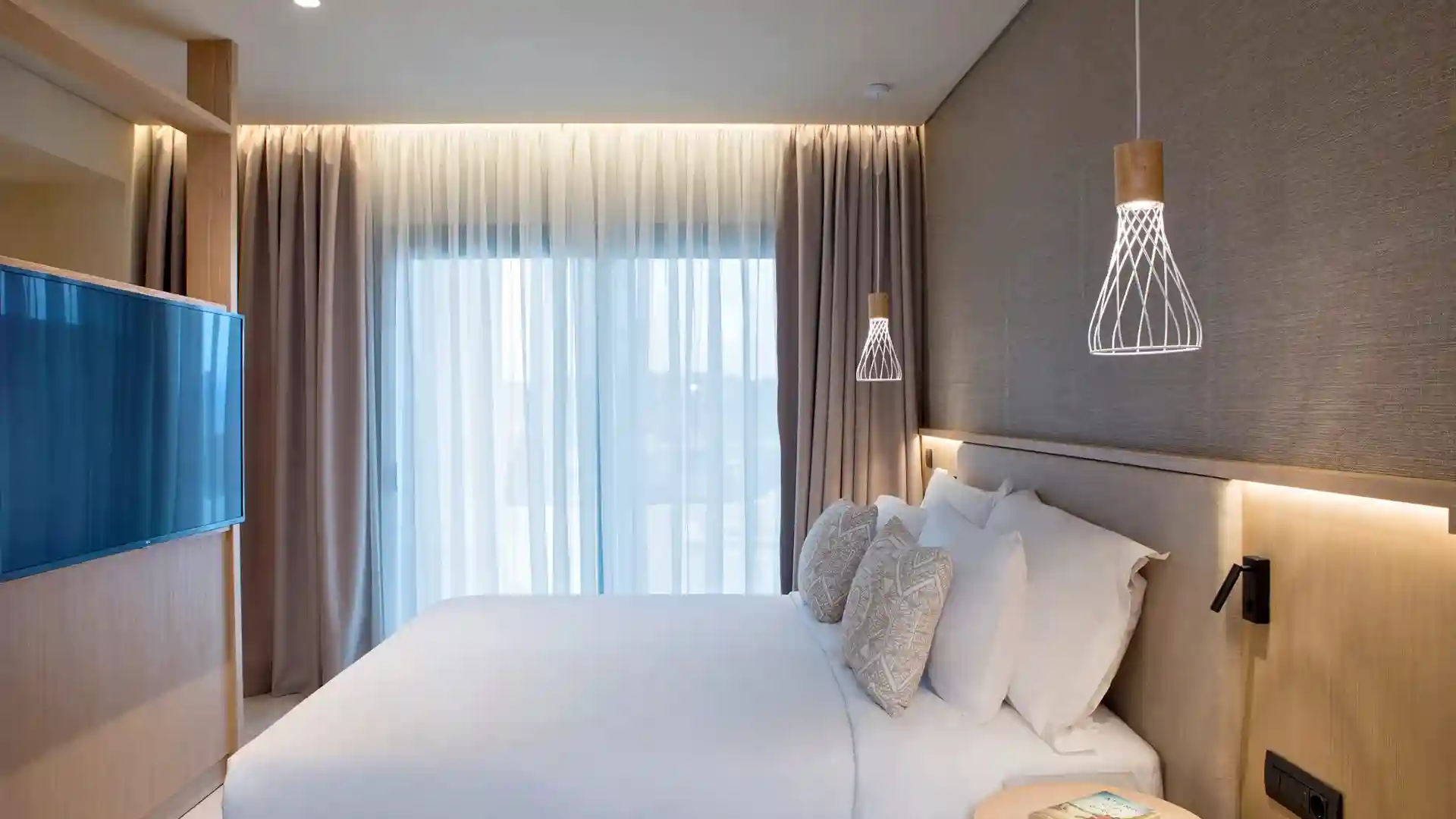 One-Bedroom Suite with Sea View & Private Pool