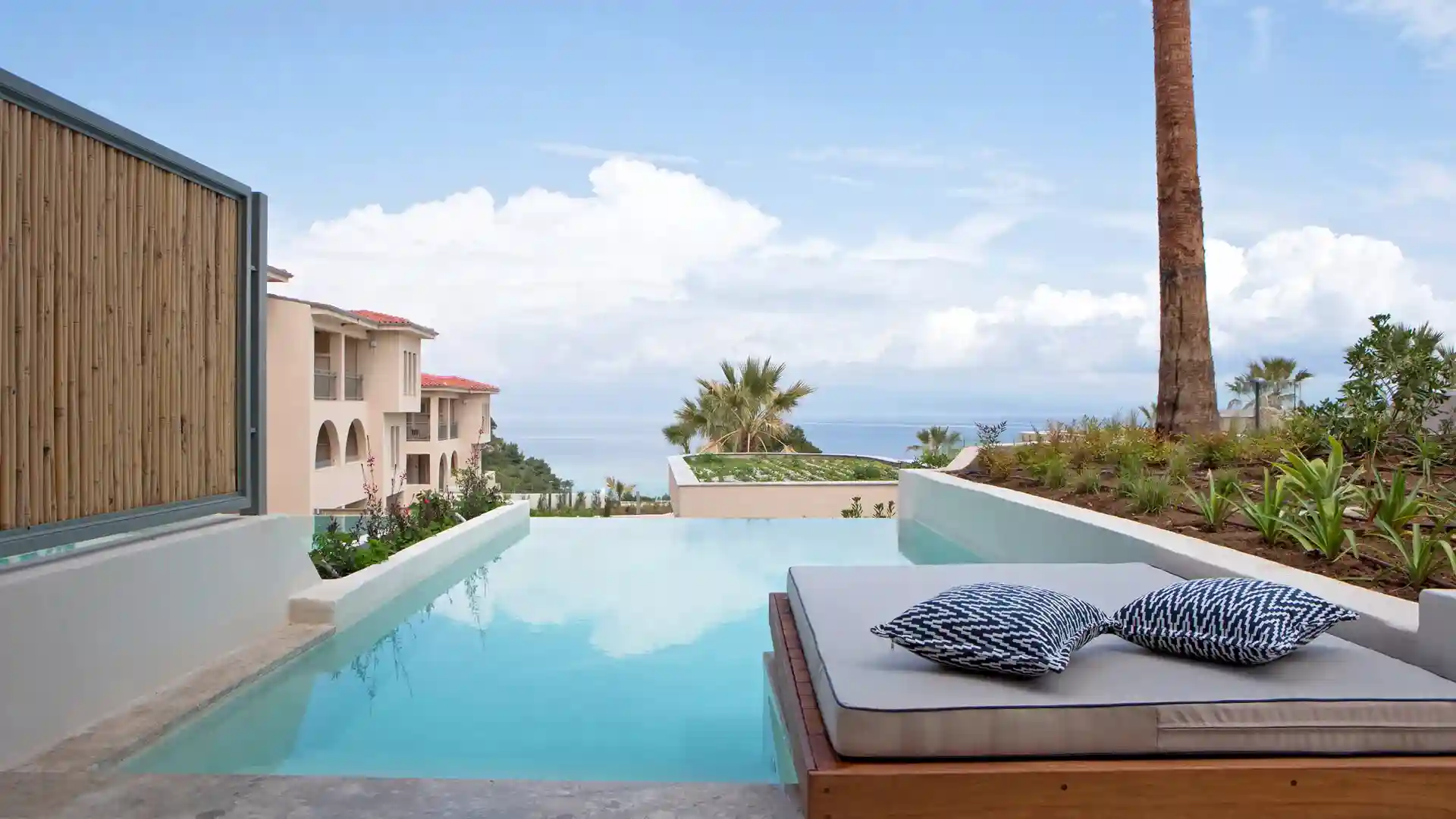 One-Bedroom Suite with Sea View & Private Pool
