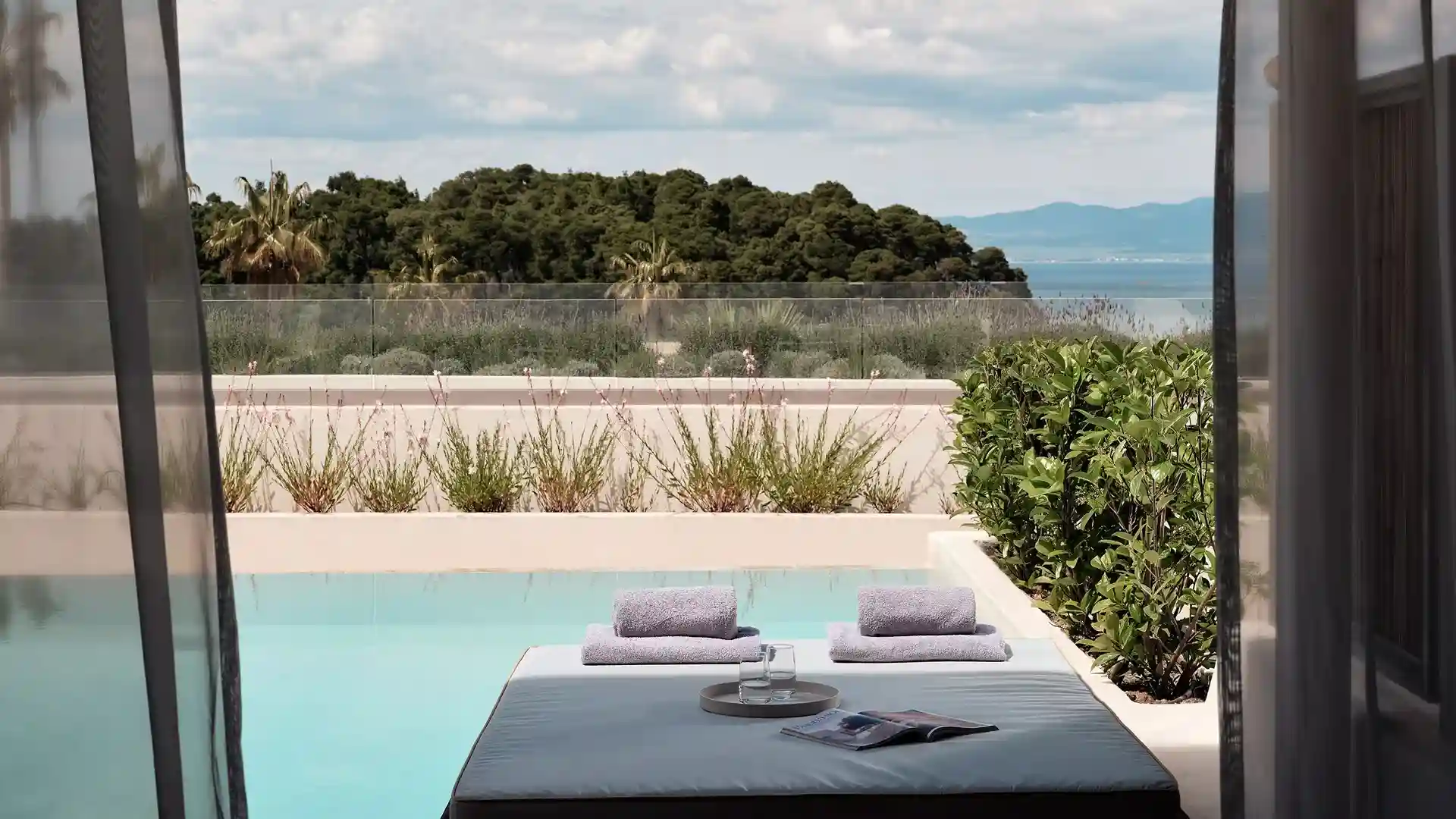 One-Bedroom Suite with Sea View & Private Pool