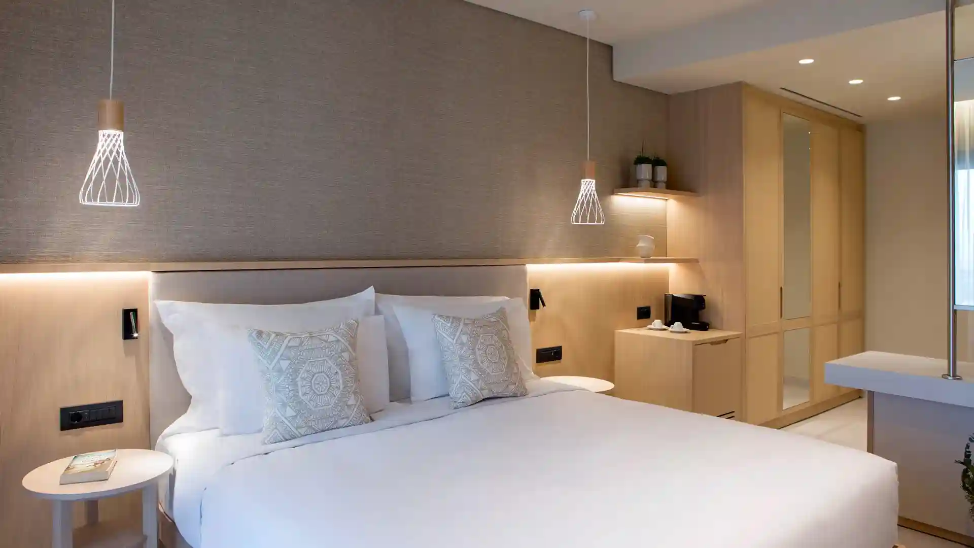 One-Bedroom Suite with Sea View & Private Pool