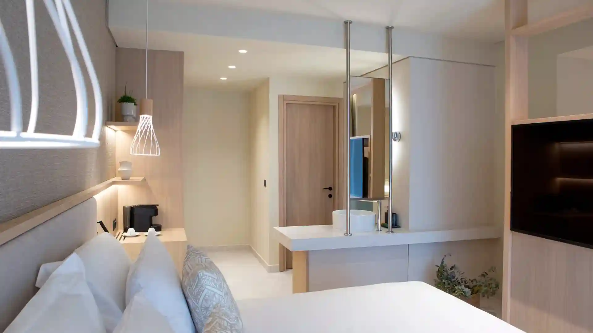 One-Bedroom Suite with Sea View & Private Pool