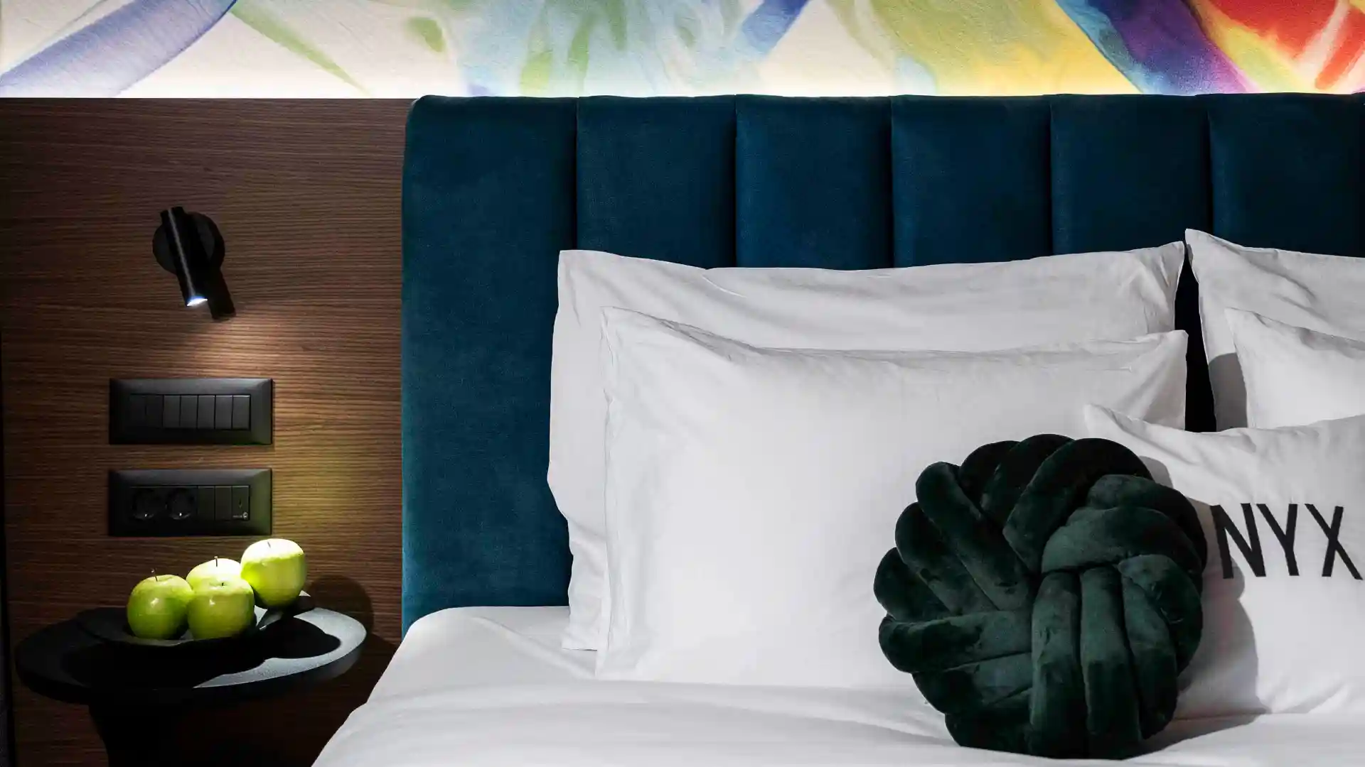 Deluxe Room with Business Lounge Access