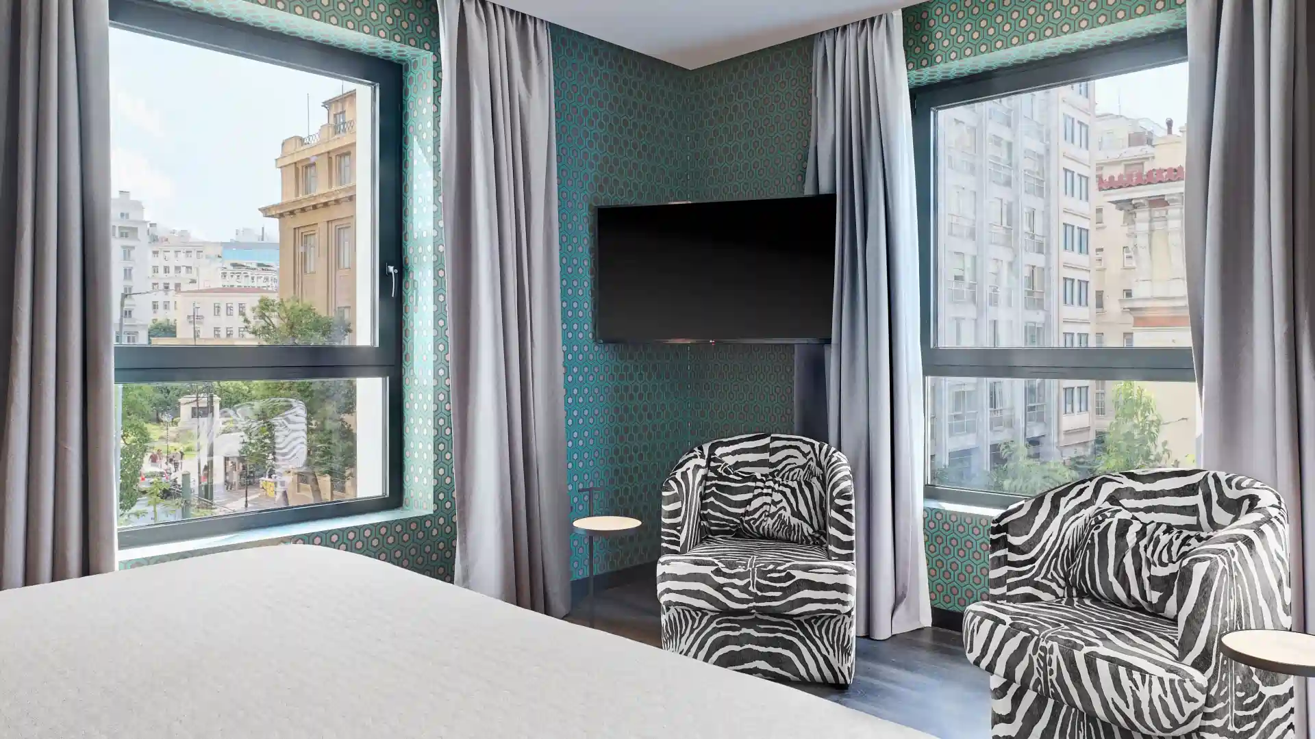 Deluxe Room with Business Lounge Access