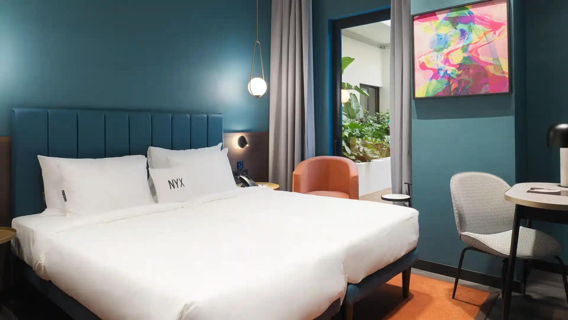 Deluxe Room with Business Lounge Access