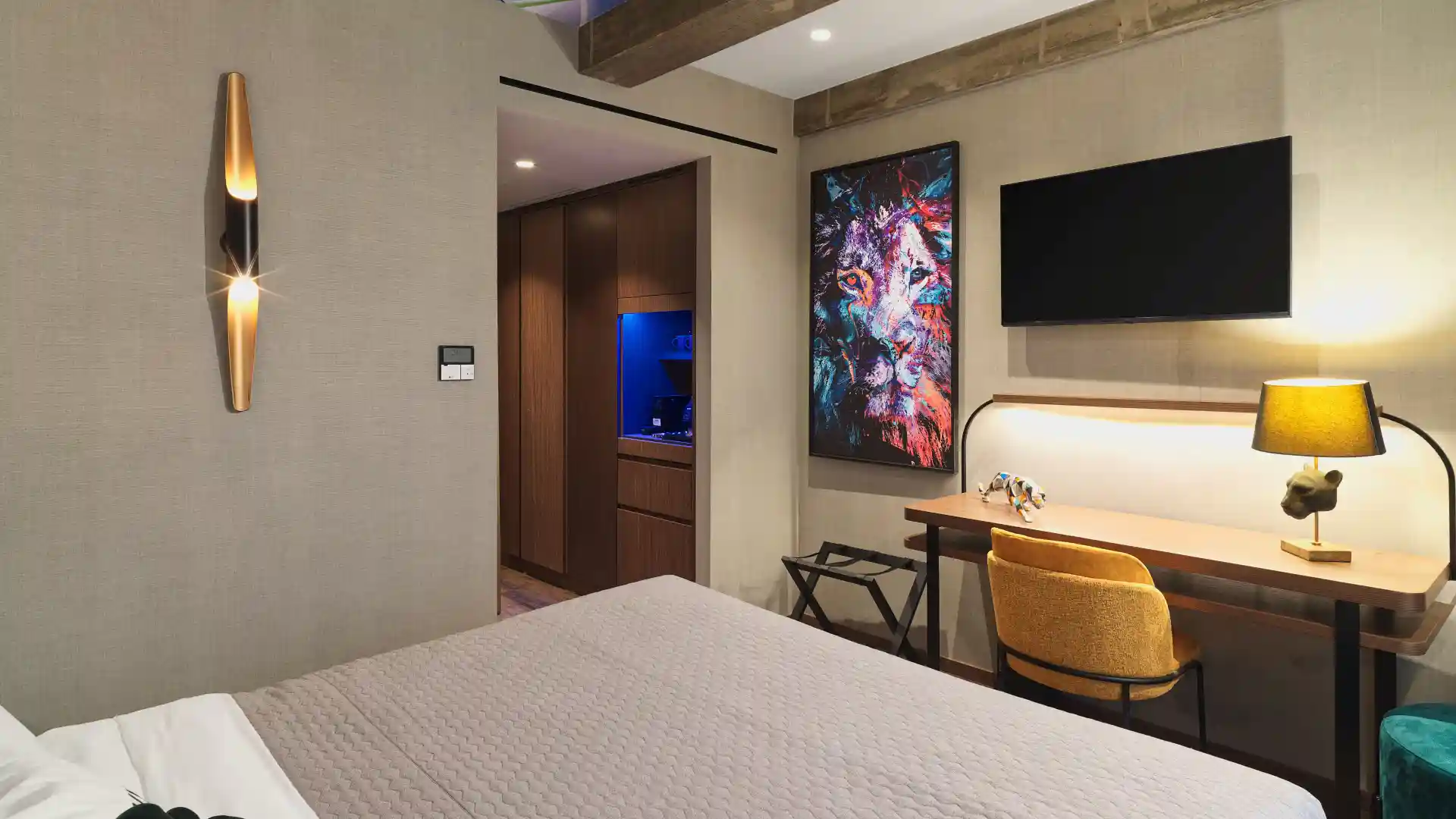 Heaven Suite with Business Lounge Access 