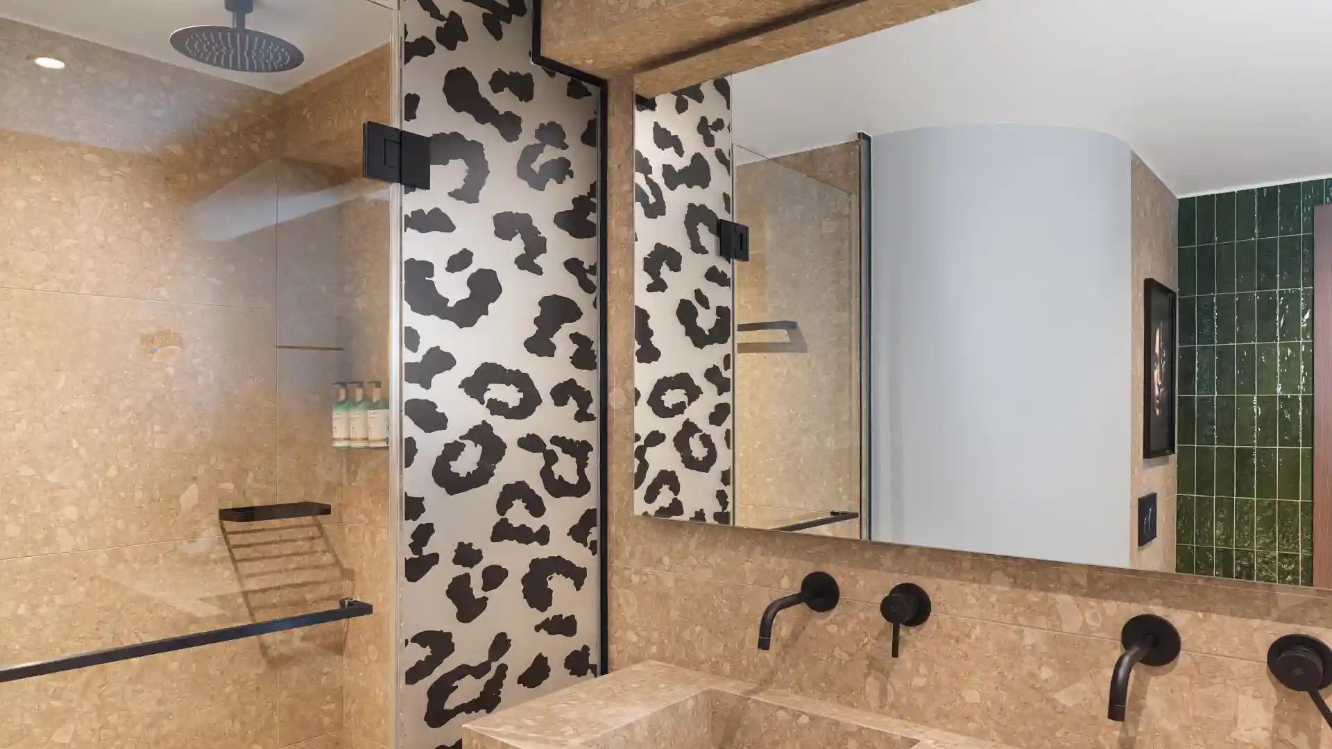 NYX Suite Sea View with Business Lounge Access 