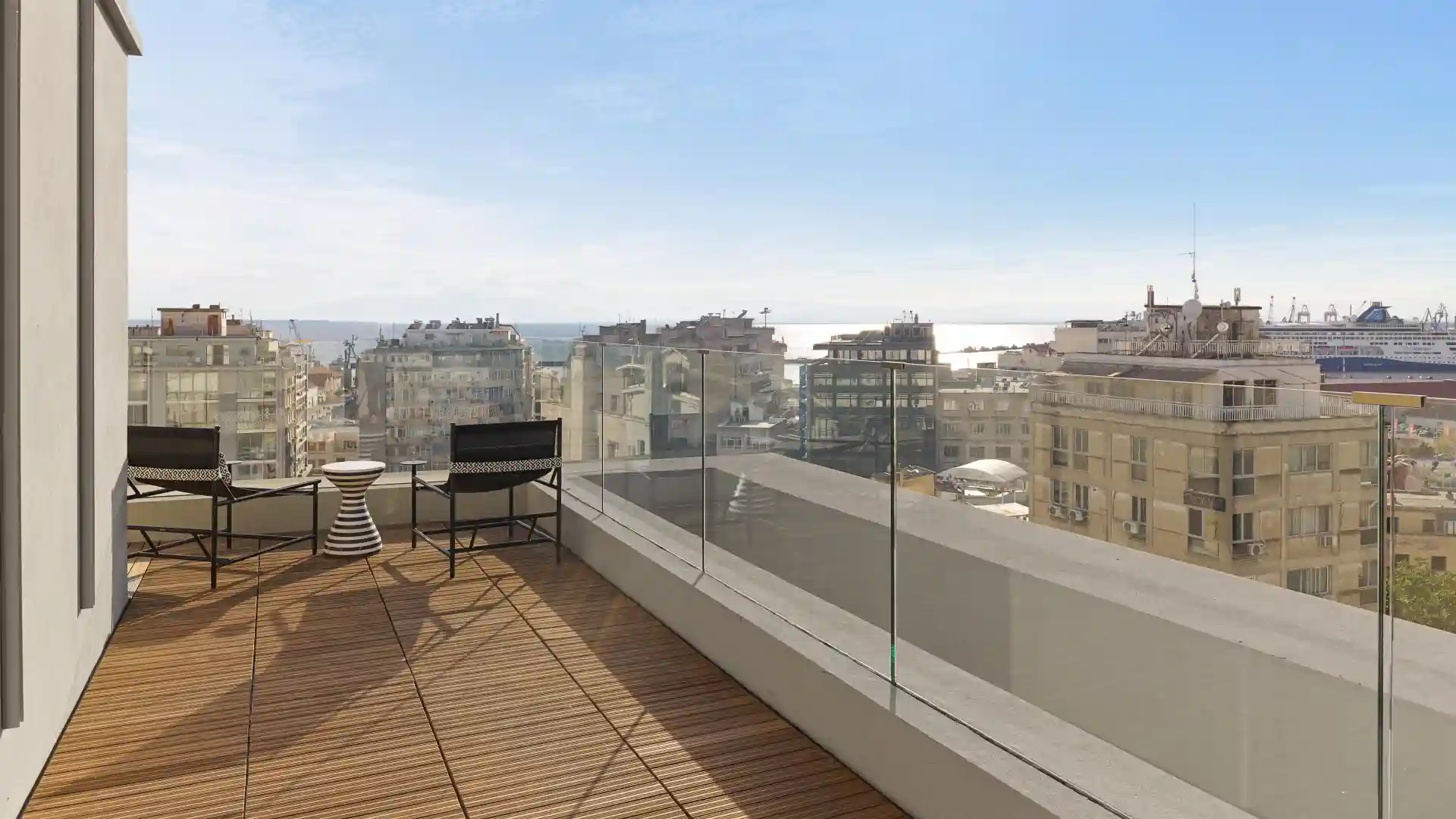 NYX Suite Sea View with Business Lounge Access 