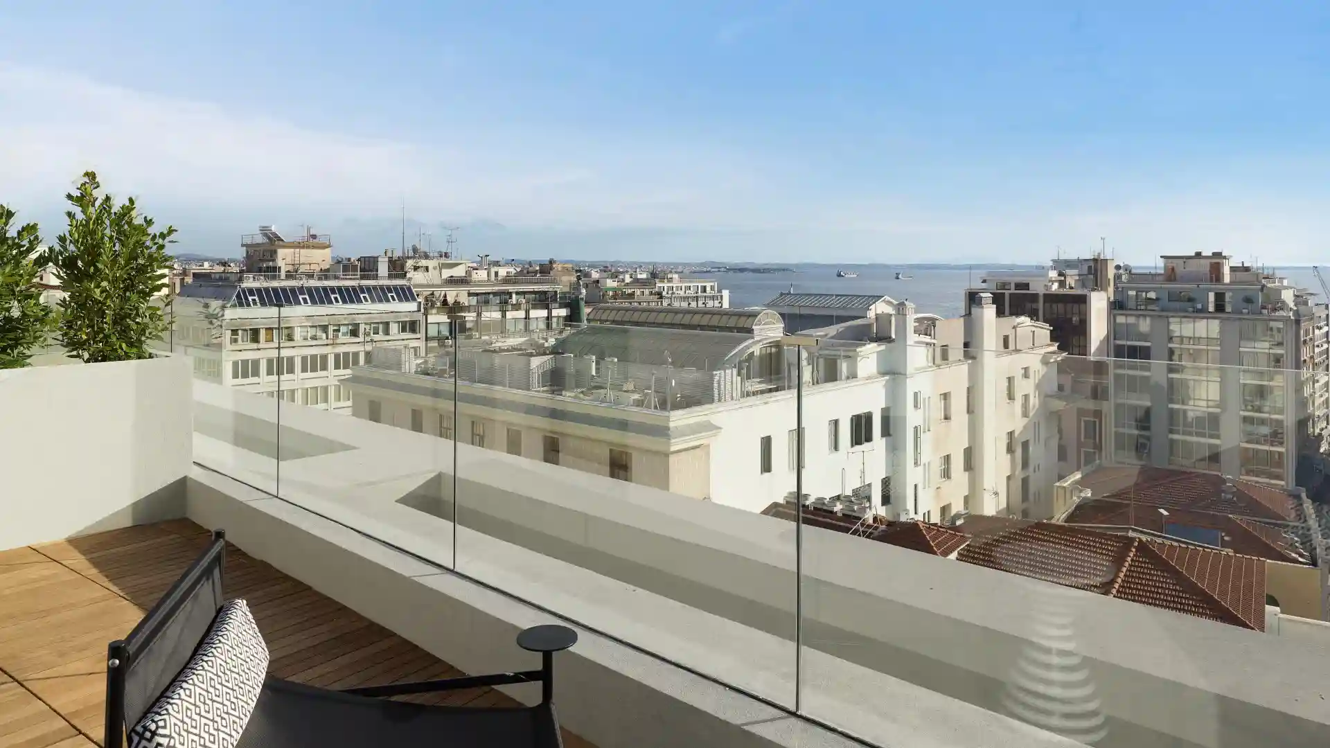 NYX Suite Sea View with Business Lounge Access 